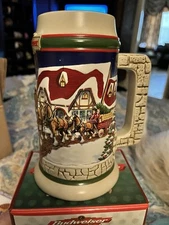 1998  Anheuser Busch  AB  Budweiser Holiday Christmas Beer Stein Clydesdales NIB