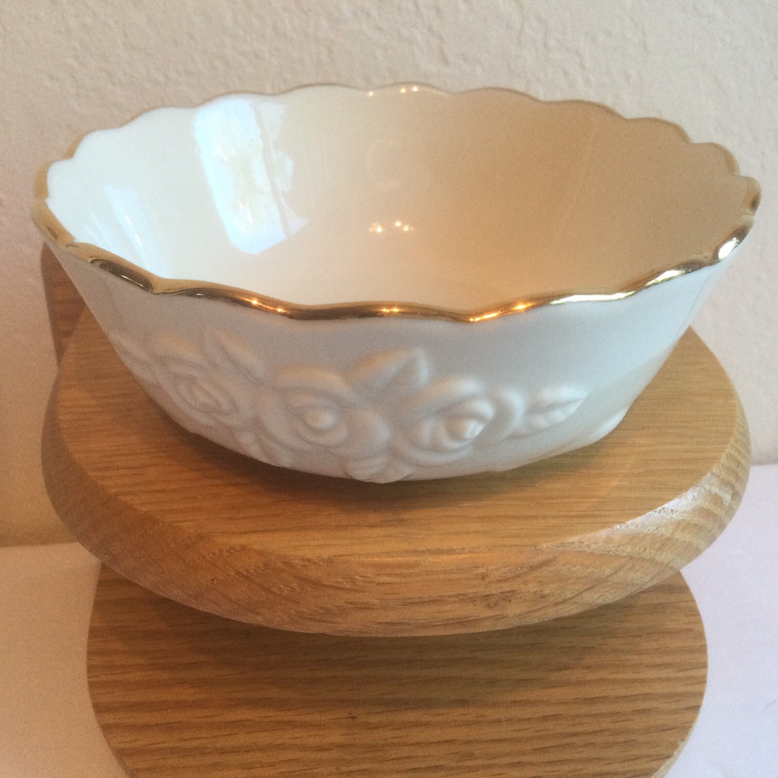 LENOX Candy Trinket Dish Bowl Ivory w/Fluted 24 K Gold Trim Edge Small