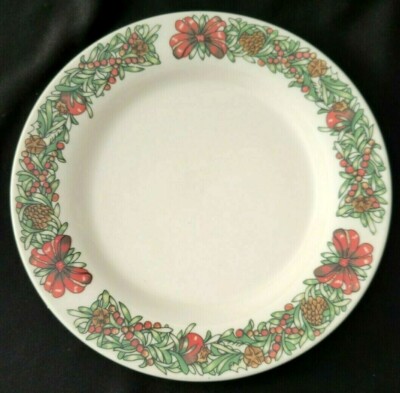 SET OF 4 THE CELLAR HOLIDAY WREATH SALAD PLATES 7 1/2'' CHRISTMAS
