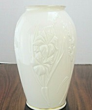 New Lenox Masterpiece iris vase 9.5" tall with 24K gold trim - made in USA