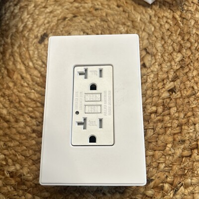 Leviton SmartlockPro 125V 20A Self-Test