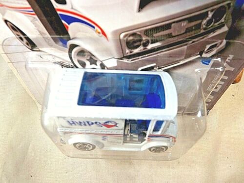 2013 Hot Wheels Treasure Hunt #11 HW City-City Works BREAD BOX White w/Chrome5Sp - Picture 3 of 5