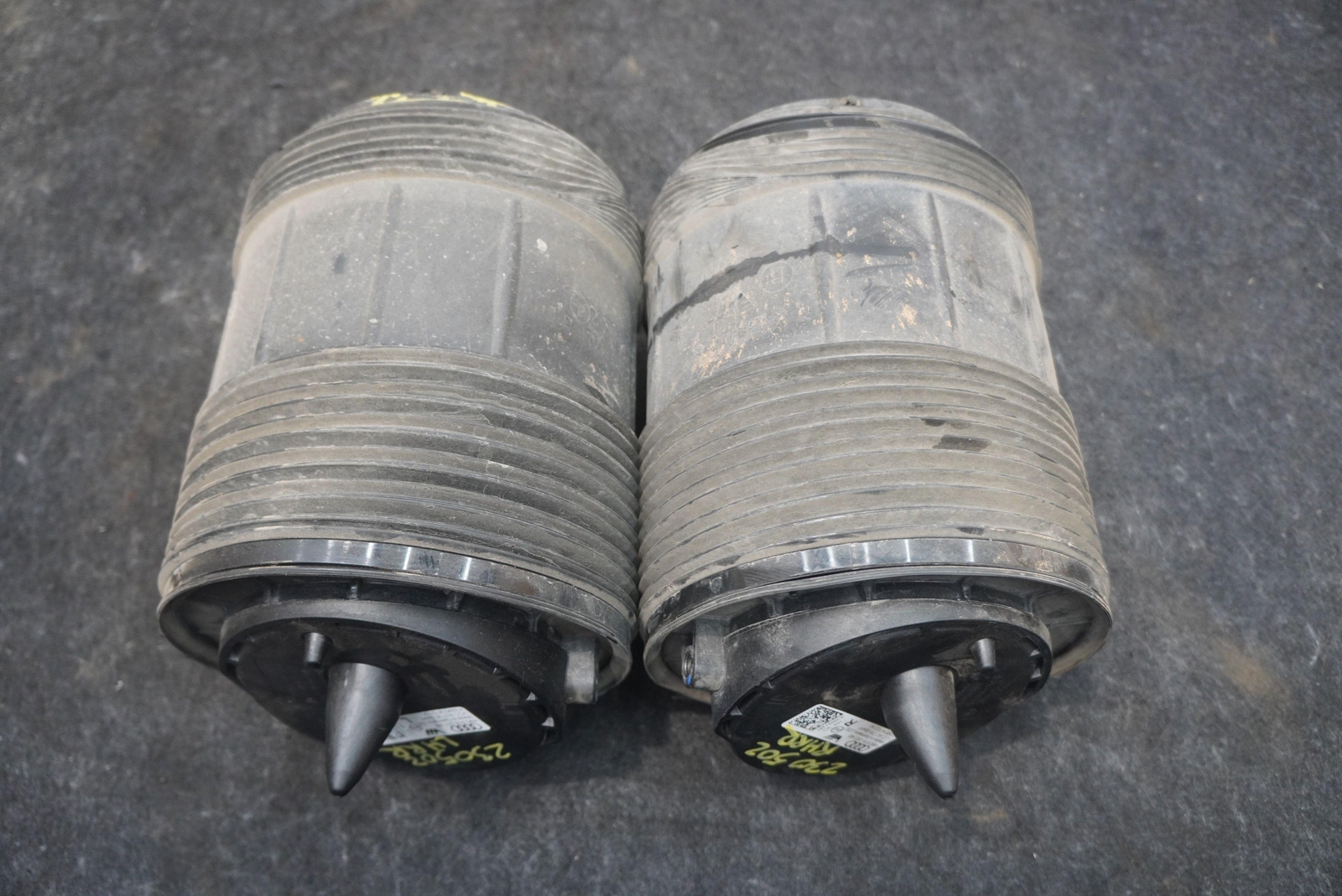 *Set Rear Shock Absorber Air Spring Strut Bag 4M0616001AB Lamborghini Urus *Note