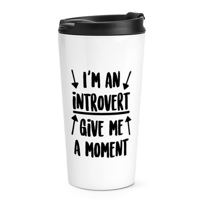 Ich bin ein Introvertierter Gib mir einen Moment Reisebecher Tasse schüchtern Zitat lustig Witz