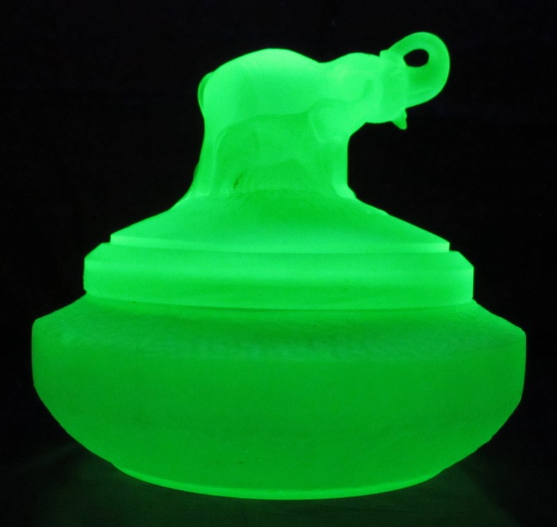 Green Depression Glass "Elephant and Babies" Powder Box. Uranium-GLOWS GREAT WOW