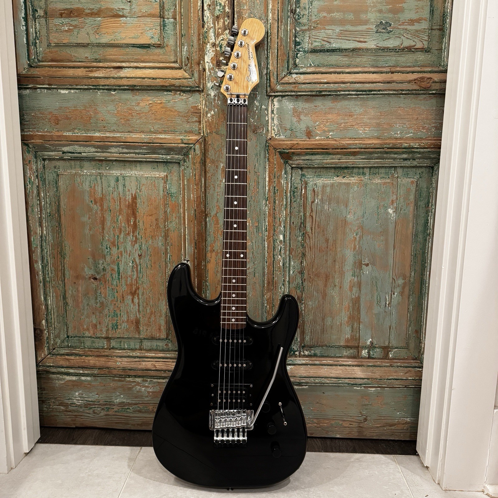 FENDER SQUIER STRATOCASTER BLK ELECTRIC GUITAR KOREAN 1980s w / Floyd Rose