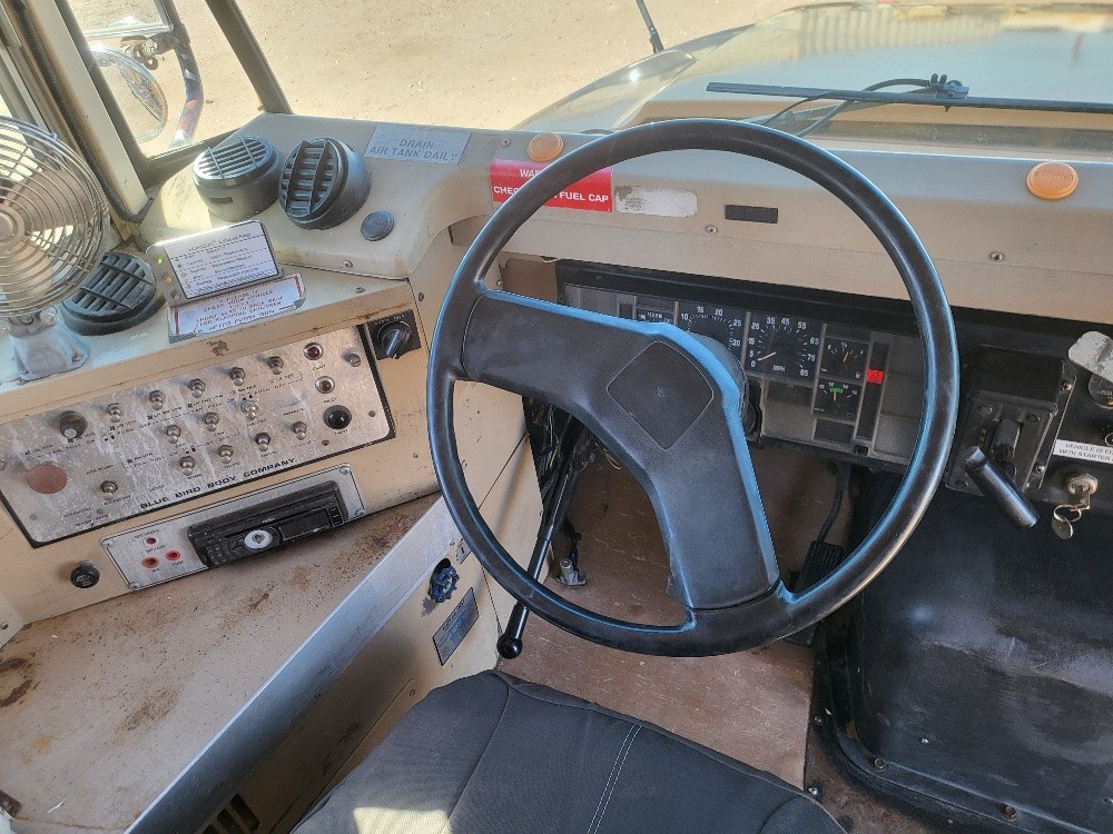 1994 BLUEBIRD/INTERNATIONAL SCHOOL BUS DT-466 NO CDL REQUIRED