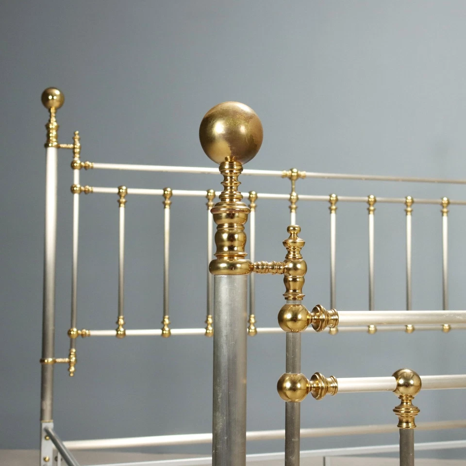 Letto Matrimoniale Antico Ottone Oro e Argento Italia XX Secolo Originale - Immagine 4 di 4