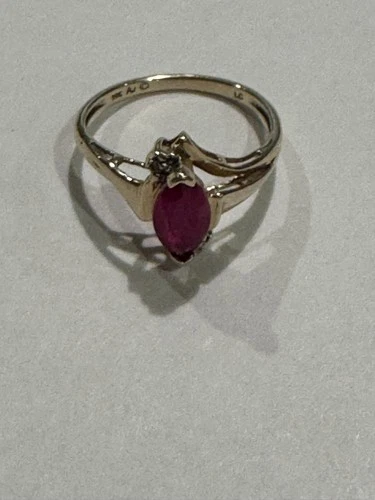 10k Yellow Gold Synthetic Ruby Ring Marquise 1.9 grams Size 7