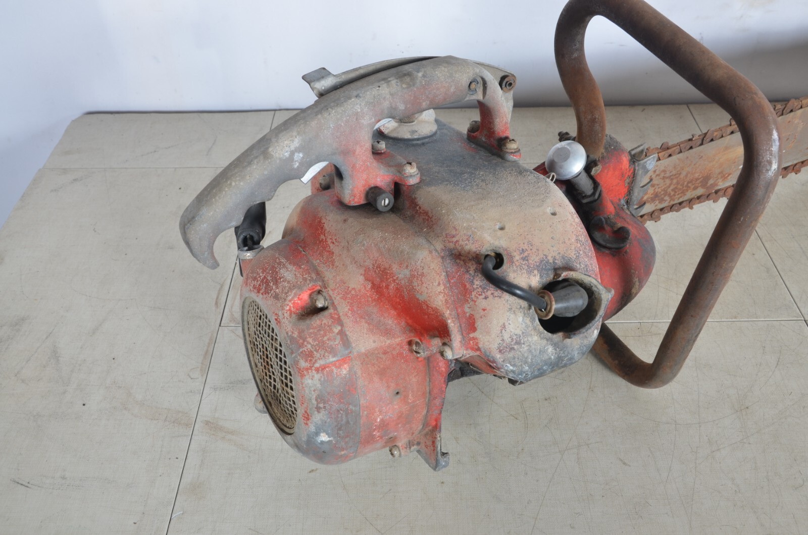 RARE Vintage MALL Chainsaw Chain Saw with 29" Bar W/ Log Spike As Is