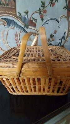 Belle petite valise/Panier osier ou rotin-Mallette-Coffret-Vanity-Déco vintage - Photo 1/4