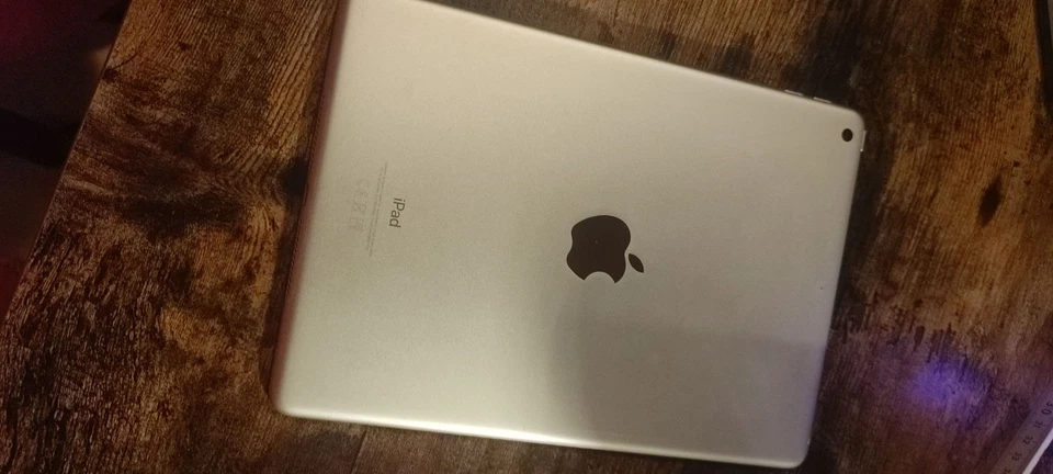 Apple iPad (6th generation) · 32GB · Wi-Fi, Foto 3 von 5