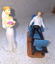 DreamWedding-UK Humorous Bride & Groom Resin Figurine Wedding Cake Topper Set