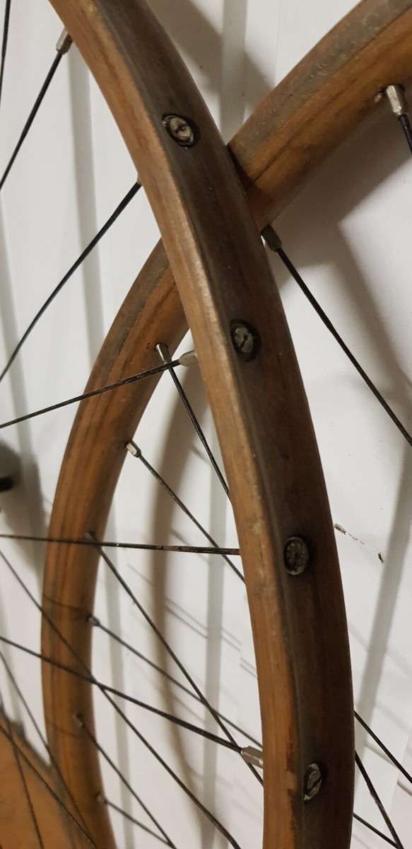 Paire De Roues Bois Vélo Course – Société Normande Indécollable – Tour De France
