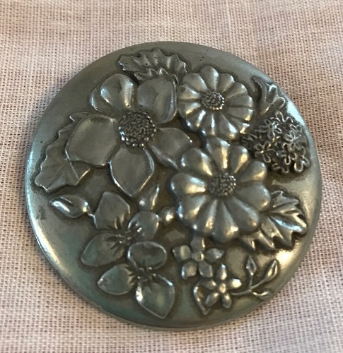 Vintage 1987 Seagull Pewter Canada Floral Flower Spring Brooch Pin 1.7" Diameter