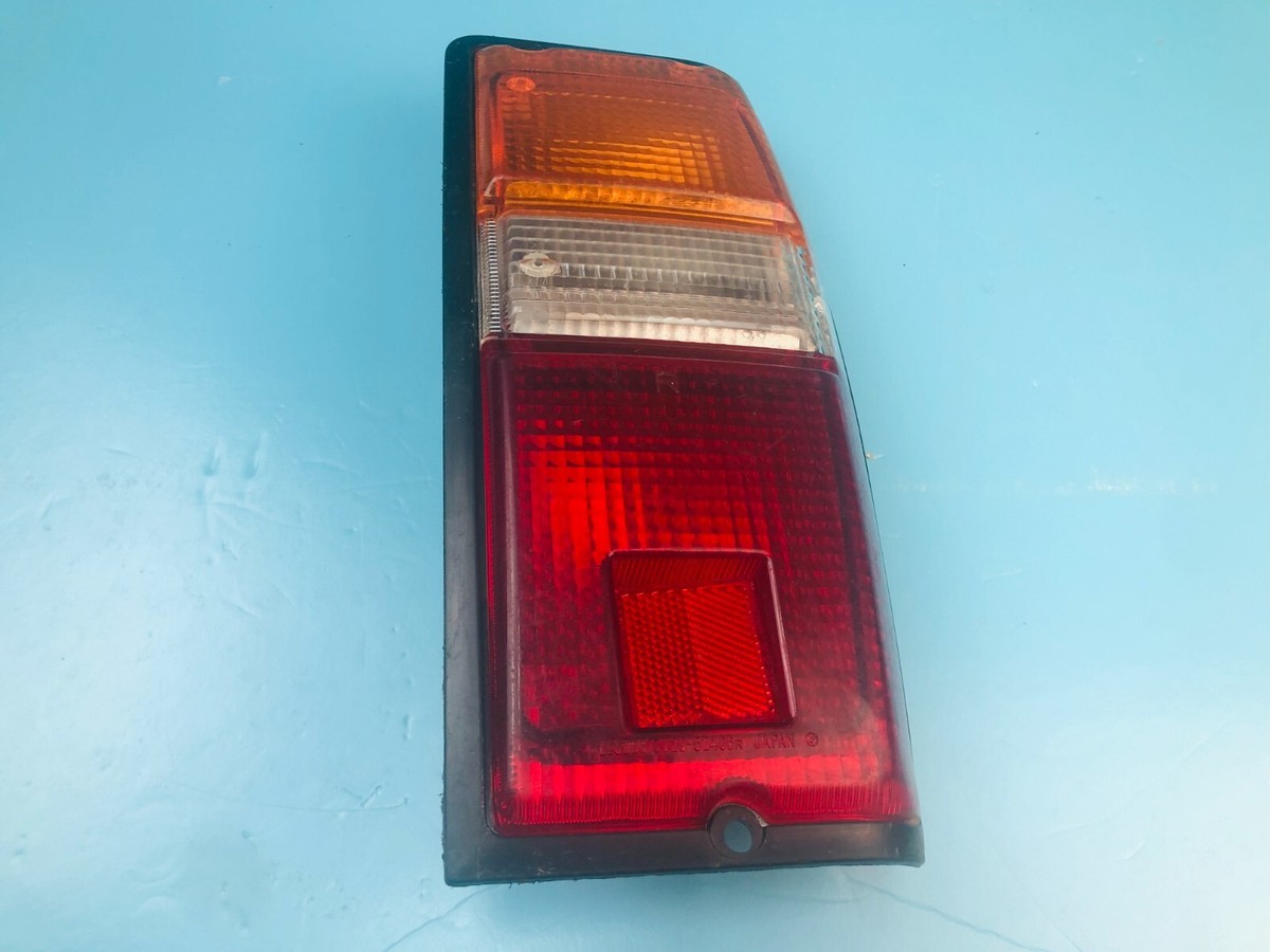 C22日産 純正 テールランプ 右側 KOITO 220-52433 バネット Nissan Vanette C20 1980-87 Right Tail Light Koito 220-52406R