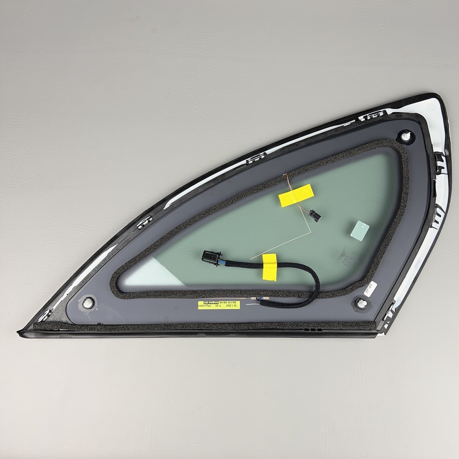 2016-2020 BENTLEY BENTAYGA REAR RIGHT GLASS QUARTER VENT WINDOW CORNER PANEL OEM