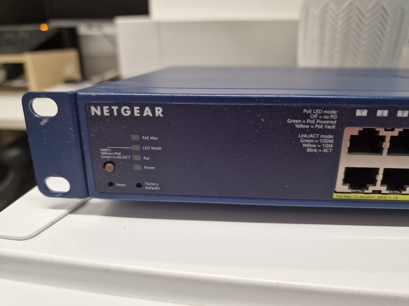 NETGEAR ProSafe FS728TLP 28-Port Network Switch 10/100 Smart Switch 12 PoE ports