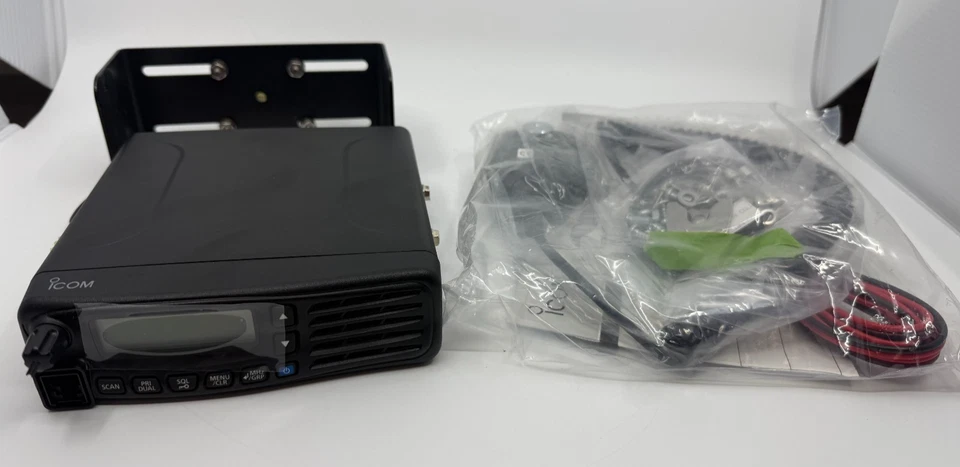 iCom IC-A120 VHF Airband Transceiver Radio Mobile Mount Unit - New Open Box - Image 2 of 4