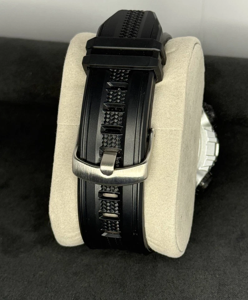 Reloj deportivo digital Armitron para hombre negro 330 pies resistente al agua cronógrafo Foto 2 de 4