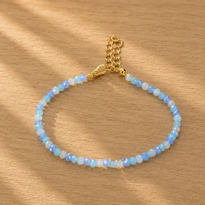 Bracelet femme fines perles rondes facettées bleu blanc réglable fait main doré - Photo 1/2