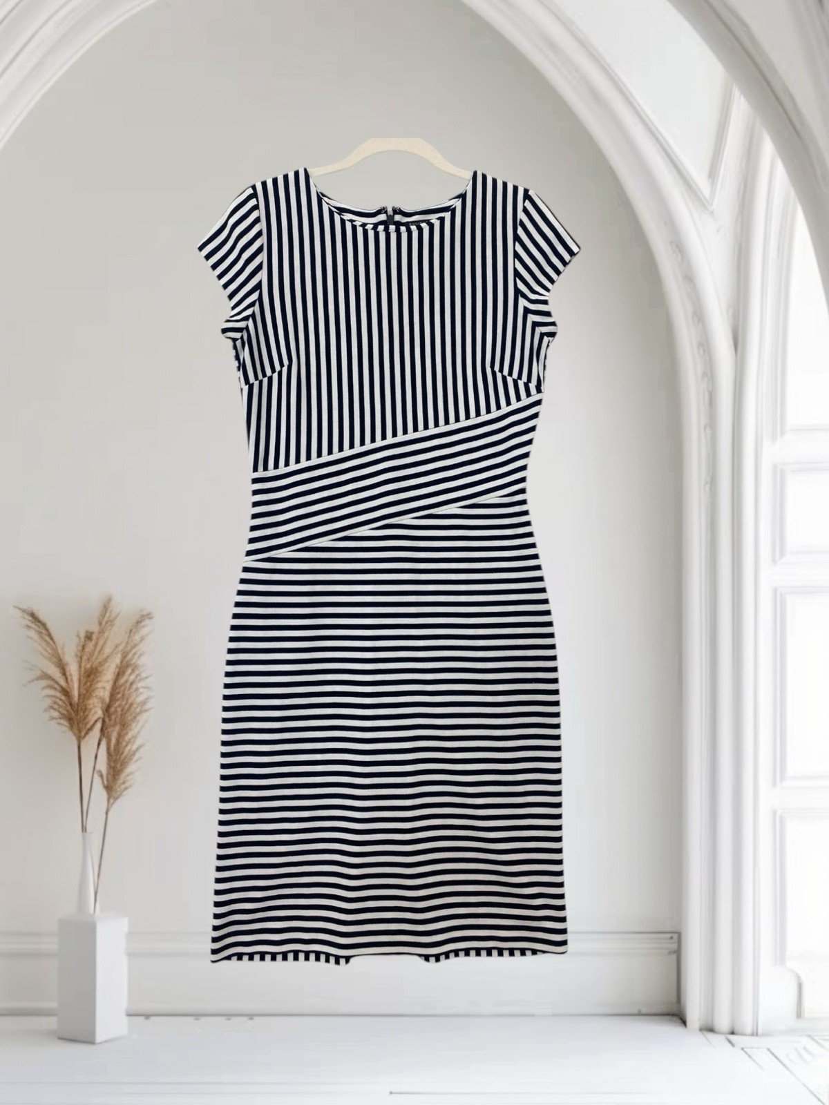 Banana Republic Navy Stripe Sheath Dress Size 6 Stretch Cap Sleeve $129