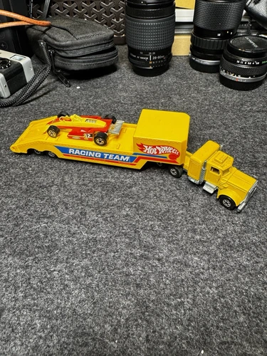 Vintage Hot Wheels Truck Co. RACE CAR HAULER RACING TEAM Semi Truck w/ Car