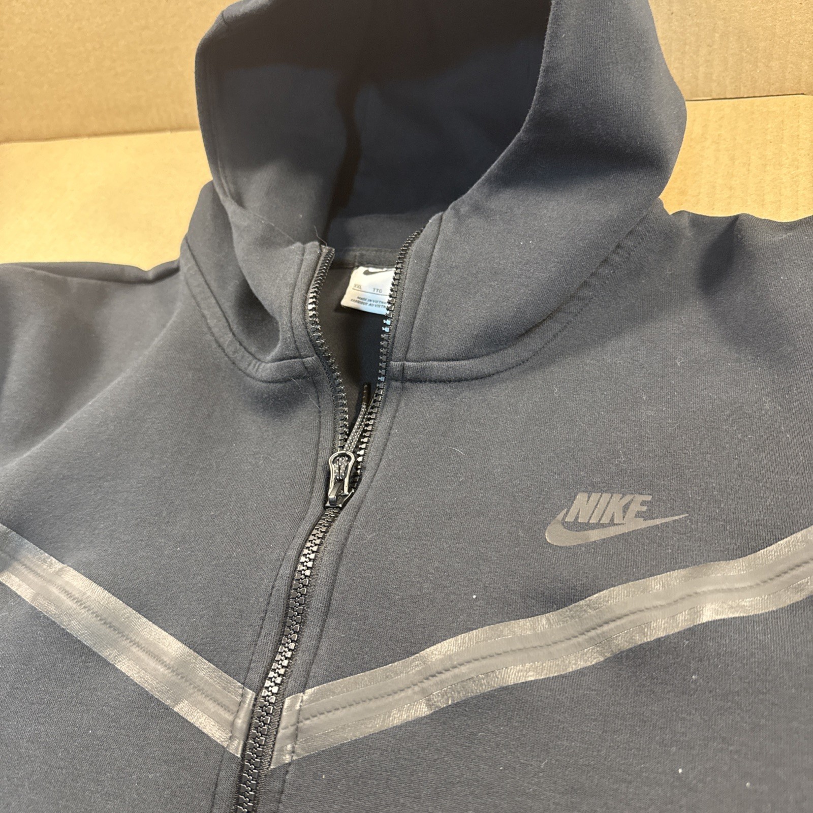 Nike Tech Fleece Full Zip Hoodie Jacket Men’s 2XL Black, Tear At Pocket thumbnail 3