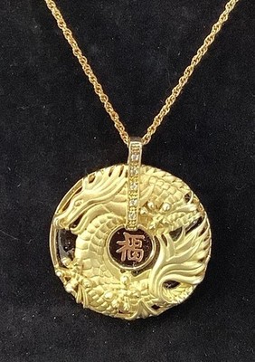 Beautiful Vintage Gold Tone Dragon & Black Onyx Medallion Pendant Necklace
