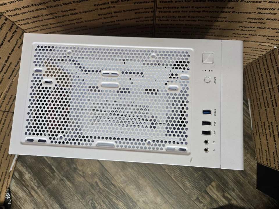 Estuche para computadora mini torre Micro-ATX Micro-ATX de vidrio templado edición nieve Foto 3 de 4