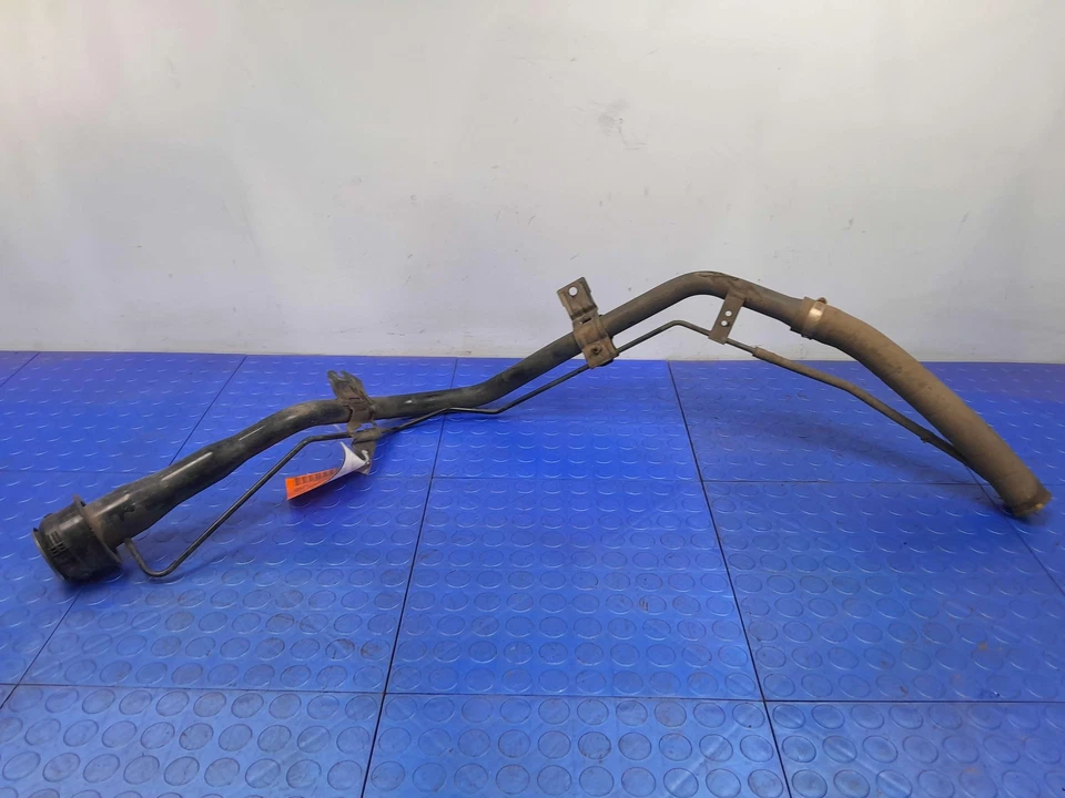 Conjunto de cuello de llenado de combustible Subaru XV Crosstrek 2013-2016 genuino OEM 42066FJ020 Foto 2 de 4