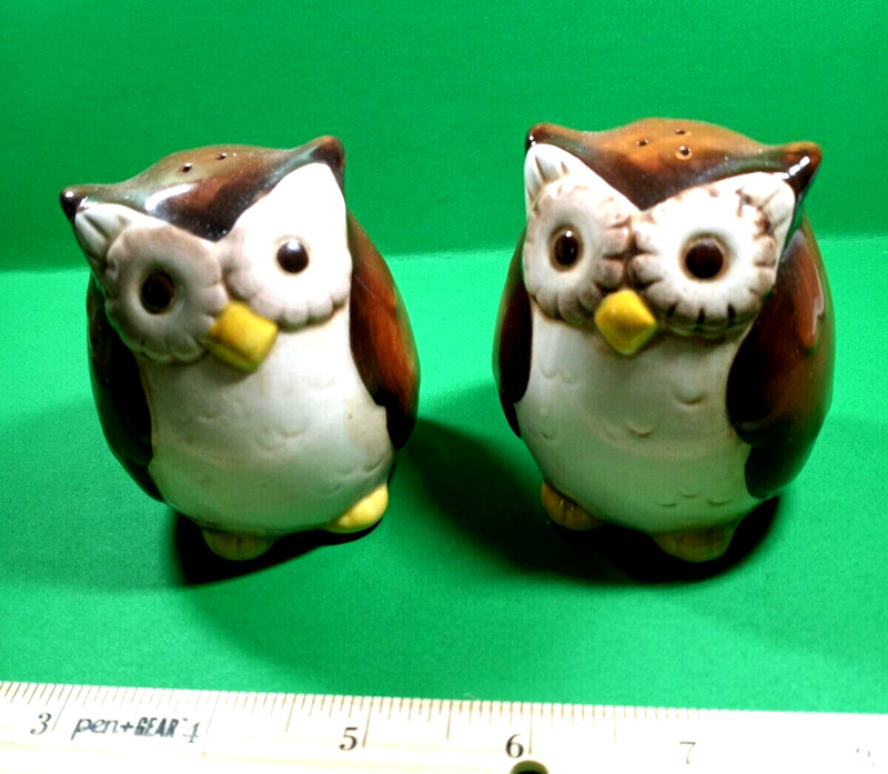 Vintage  3 " Ceramic OWLS Salt and Pepper Shakers
