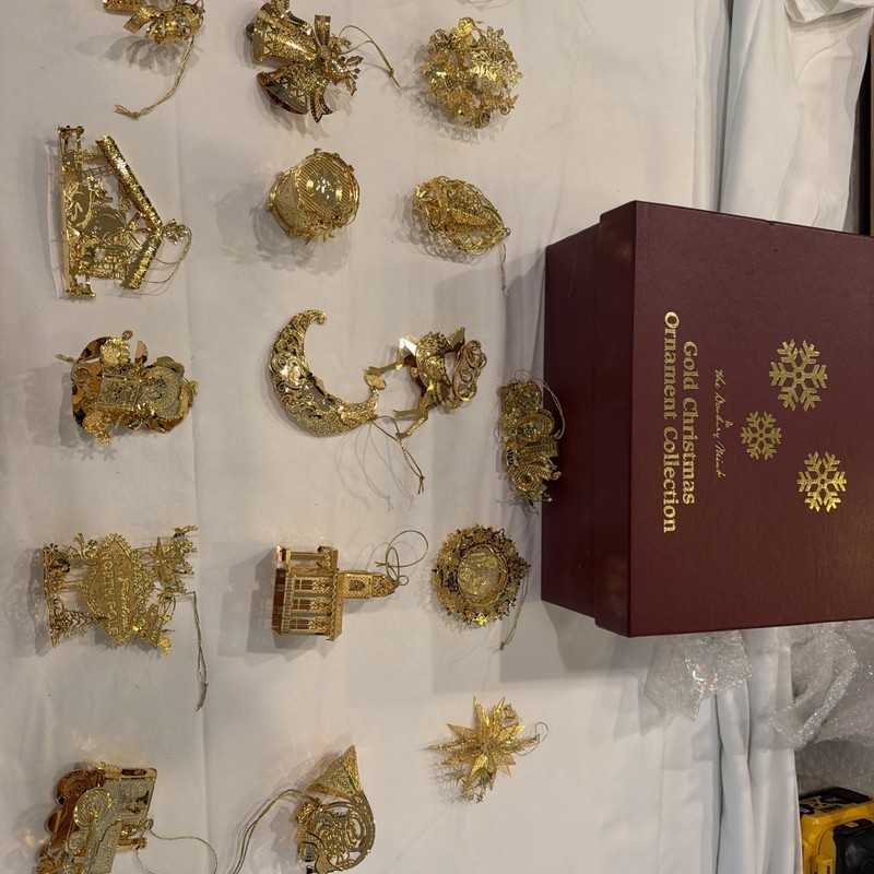 2016 Gold Danbury Mint Christmas Ornament Collection