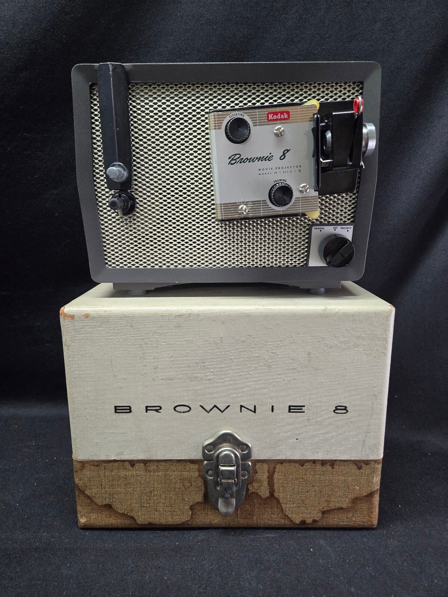 ヴィンテージBrownie Movie Projector 8mm 本体 Vintage Kodak Brownie 8mm Movie Projector Model 10 With Carry Case