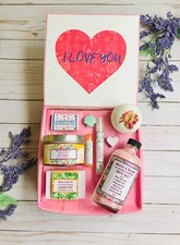 HOLIDAY SPA GIFT BOX / SPA GIFT BASKET / GIFT FOR HOLIDAYS / SPA GIFTS / CANDLES