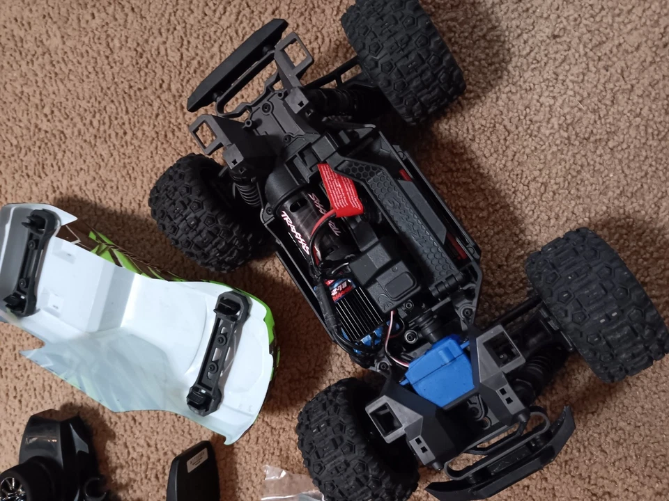 Traxxas Mini Maxx 1/16 Monster Truck Rc 1/16 - Image 3 of 4