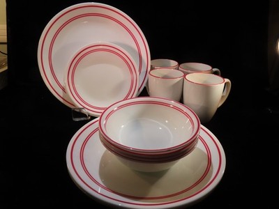CORELLE Classic Cafe Red 16-Pc Service for 4 - Very Good Condition (See NOTES)