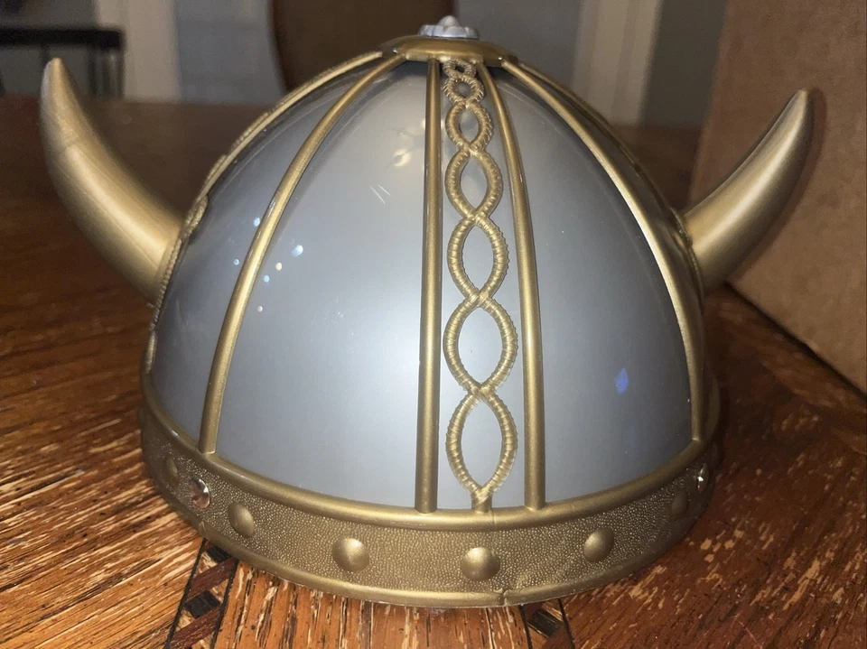 Accesorio de Disfraz Casco Vikingo Plateado y Dorado con Cuernos Infantiles Foto 2 de 3
