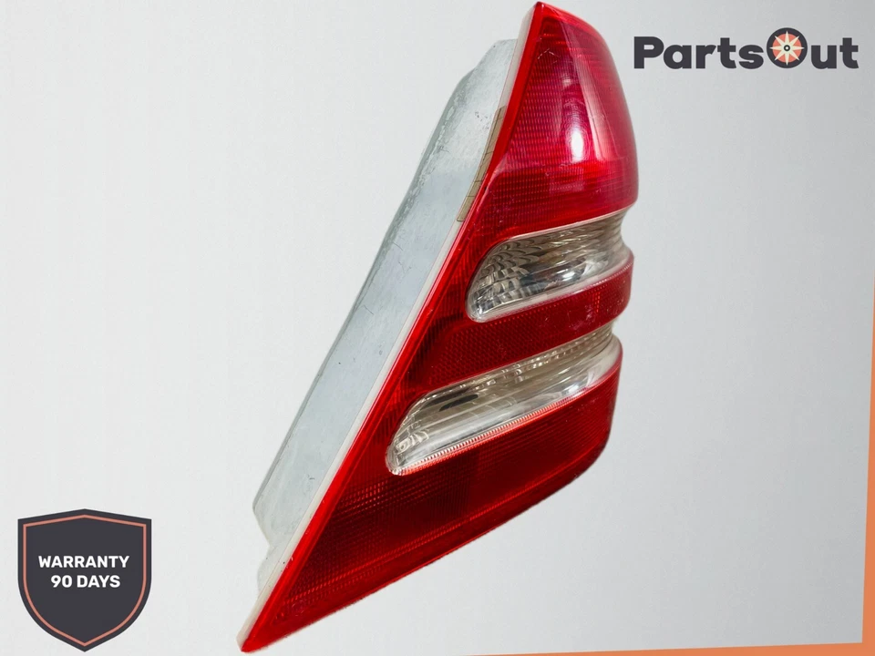 Luz trasera derecha pasajero mercedes benz c280 c320 c350 c55 amg 2001-2007 fabricante de equipos originales Foto 3 de 4