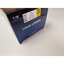 1:18 Lexus LS500 H by AUTOart in Sonic White 78866-DAMAGEDITEM Model Car