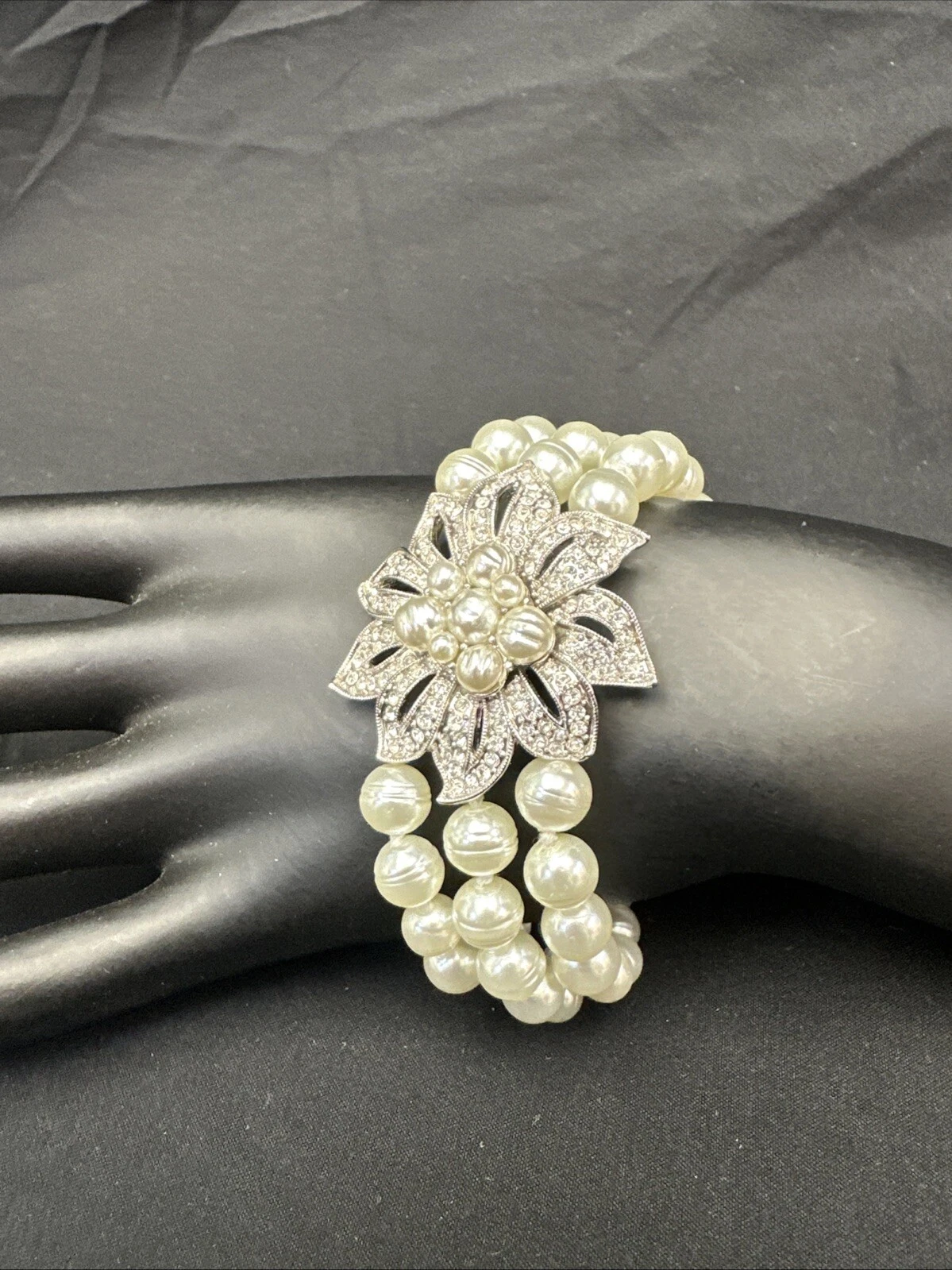 Bracciale a triplo filo con perle finte tono argento Fiore Givenchy