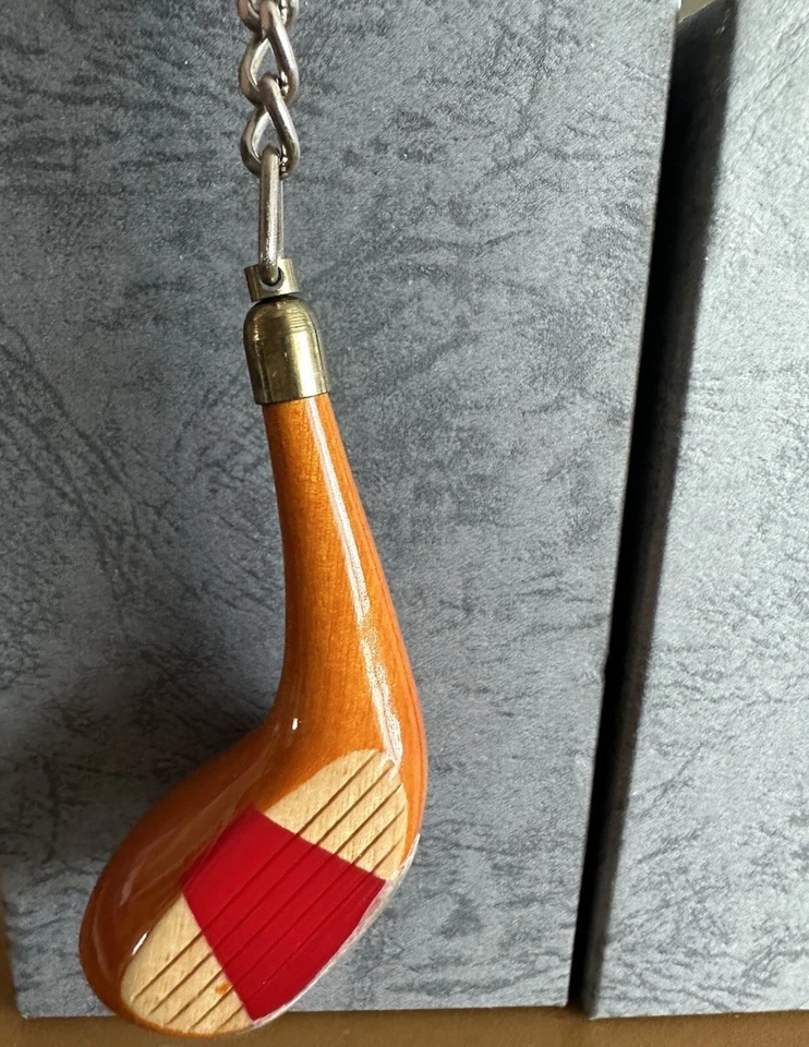 Llavero de madera de caqui para club de golf Foto 2 de 4