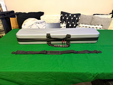 Super Luxury 1/2 snooker/pool hard case holds 2 cues & 4 accessorises sections