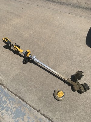 DEWALT 20V MAX* XR String Trimmer, Tool Only (DCST922B) Extra String Included