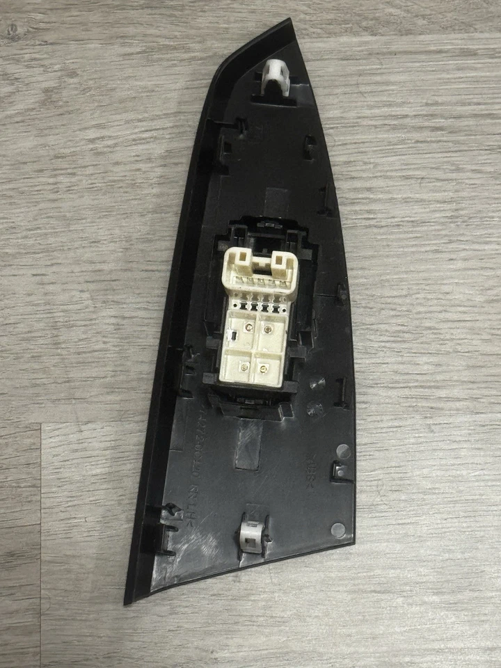 Interruptor de ventana de puerta lateral izquierda trasera Toyota Tundra 2014-2020 Foto 3 de 3