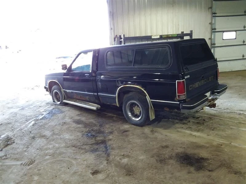 Radiador 6-173 15-1/4" compatível com 82-85 87 89-91 S10/S15/SONOMA 1984552 - Imagem 2 de 4