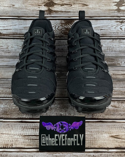 triple black vapormax mens