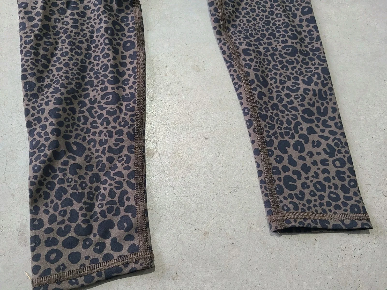 alo-yoga high waisted cheetah print leggings