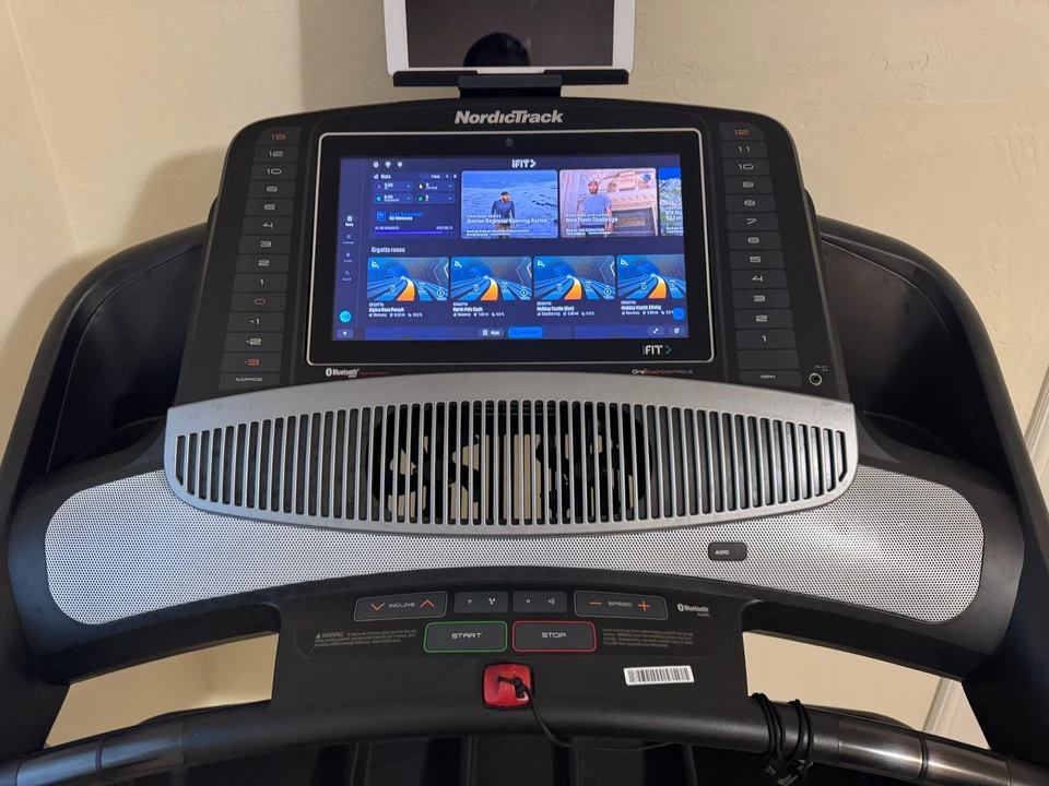 Cinta de correr NordicTrack Commercial 2450 Foto 2 de 4