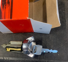 Nos 1976-1979 Ford Pinto Torino Ranchero Ltd Cougar Ignition Cylinder And Keys